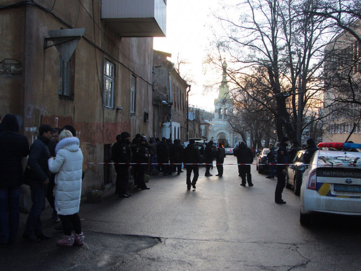 Князев: В Одессе полицейские штурмуют помещение, в котором скрывался преступник и которое ведет прямо в катакомбы