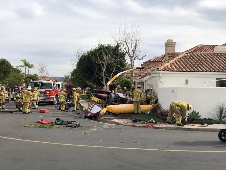 В Калифорнии вертолет упал на дом, есть жертвы