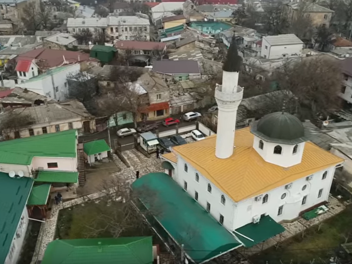 Крымские татары, поддержавшие оккупацию Крыма, призвали прийти на выборы президента РФ. Видео