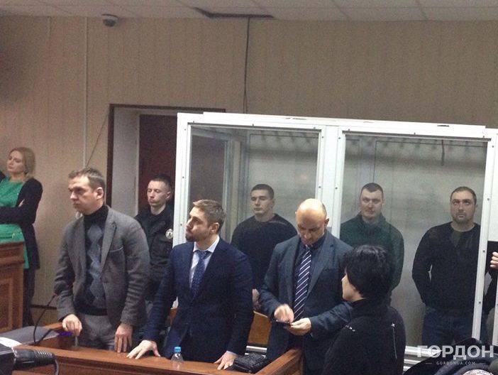 Суд продовжив арешт п'ятьом екс-беркутівцям, обвинуваченим у розстрілі активістів на Майдані
