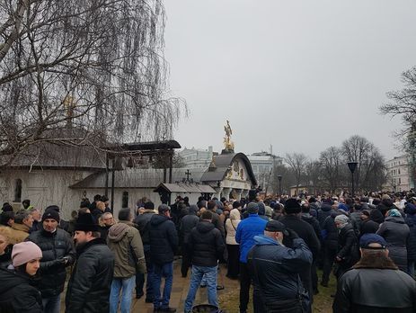 Киевсовет принял к рассмотрению петицию о сносе незаконного храма УПЦ МП в центре Киева