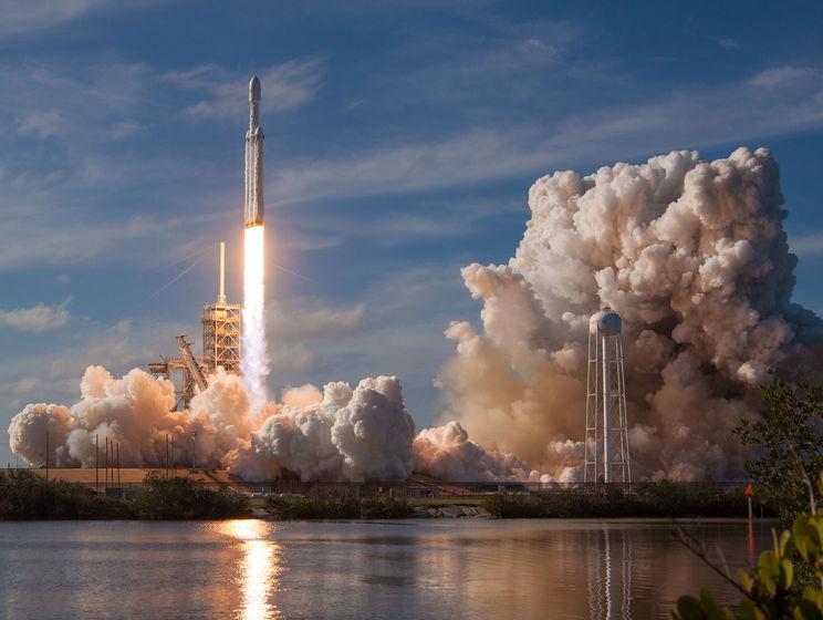 "Возможность, которой не было с 1973 года". Почему запуск Falcon Heavy настолько важен