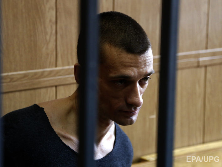 Суд у Парижі продовжив Павленському арешт на чотири місяці