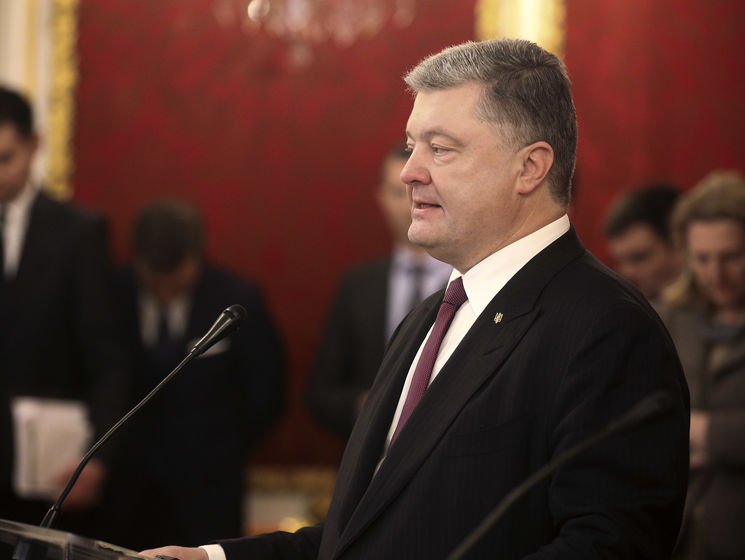 Порошенко: Тем, кто говорит про отмену санкций против России, стоит посетить восток Украины