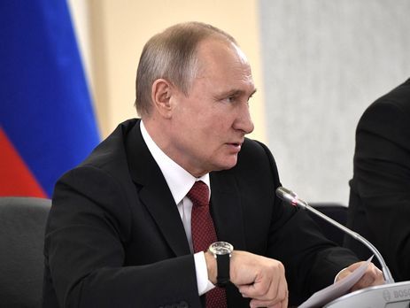Песков заявил, что Путин заболел, но продолжает работать