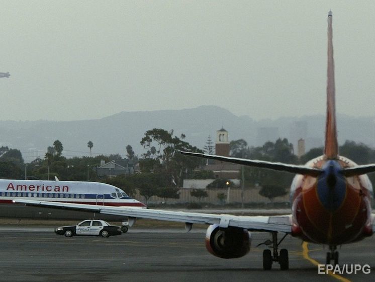 В аэропорту Лос-Анджелеса перед взлетом загорелся самолет с пассажирами