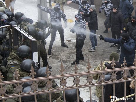 Унаслідок зіткнень під Солом'янським судом 15 лютого було поранено поліцейського