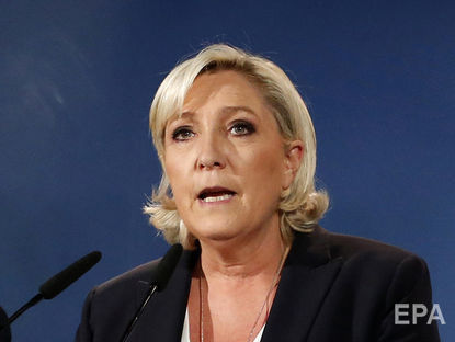 Ле Пен предъявили обвинения за распространение фото со сценами насилия