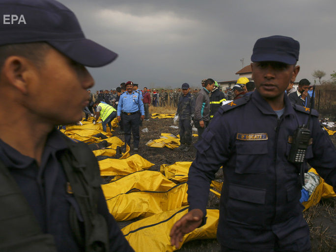 Авиакатастрофа в Непале. Местные власти заявили о "необычной посадке" самолета