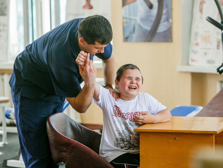 Проект "Реабілітація поранених дітей" протягом двох років допоміг 80 постраждалим на Донбасі