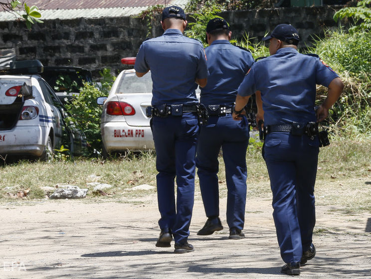 На Филиппинах самолет врезался в жилой дом. Погибло по меньшей мере 10 человек