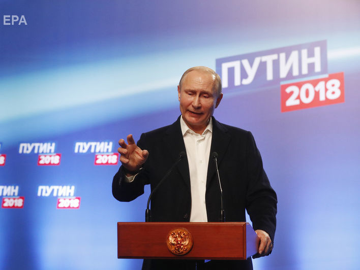 "Я что, до ста лет буду здесь сидеть?" Путин назвал смешным вопрос о возможности его возвращения на пост президента РФ в 2030 году