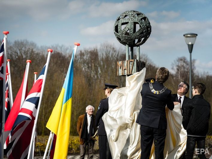 В голландском Эйндховене открыли памятник жертвам катастрофы MH17