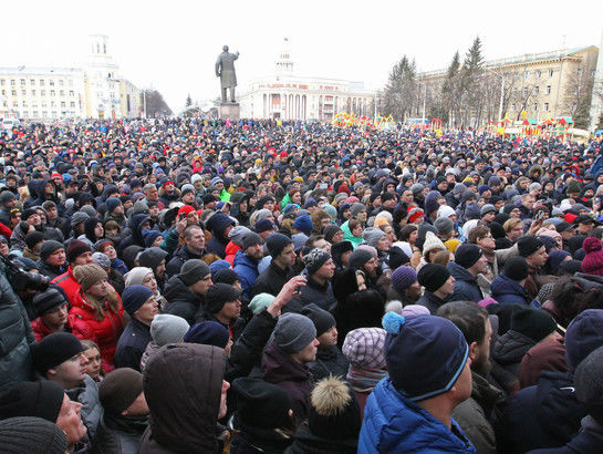 "У нас куча мормонов, американцев, не радуйте их". Участница митинга в Кемерово призвала не разглашать количество погибших на пожаре. Видео