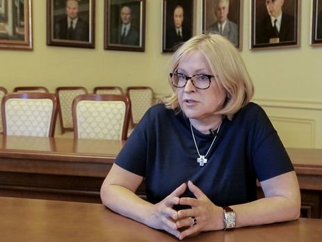 Комиссия Минздрава Украины признала работу Амосовой неудовлетворительной и рекомендовала досрочно расторгнуть с ней контракт