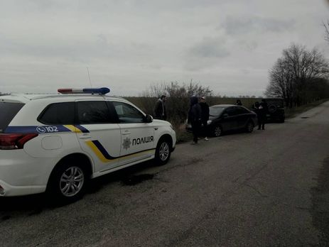У Запорізькій області затримали двох осіб, які переслідували шкільний автобус і цілилися в нього з пістолета