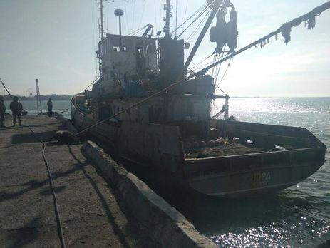 Морякам крымского судна 