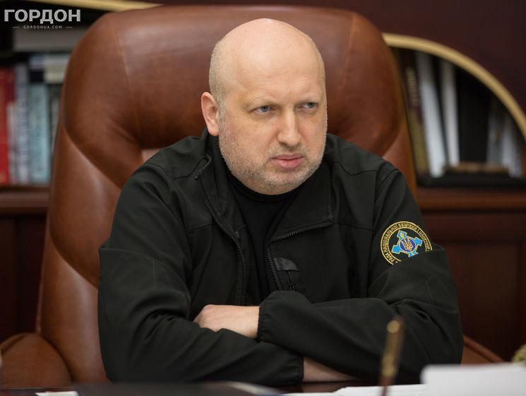 Турчинов: Підкреслюю: завдання забезпечити оборону Криму і використовувати з цією метою зброю було поставлено ще 28 лютого 2014 року