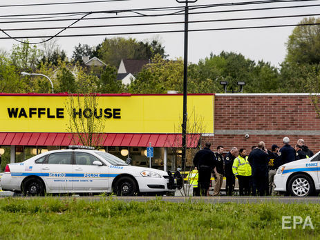 Напівголий чоловік відкрив вогонь по відвідувачах кафе Waffle House