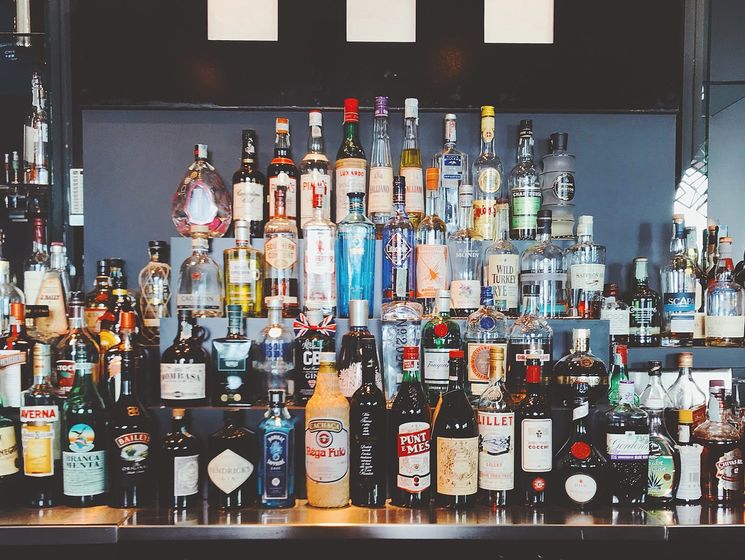 Порошенко подписал закон, разрешающий местным властям ограничивать продажу алкоголя