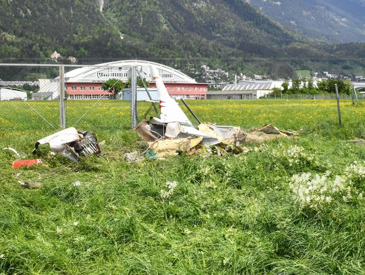 В австрийском аэропорту разбился самолет из Швейцарии, погибло два человека