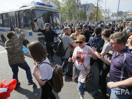 Эйдман: Кремль выпустил против демонстрантов ряженых 