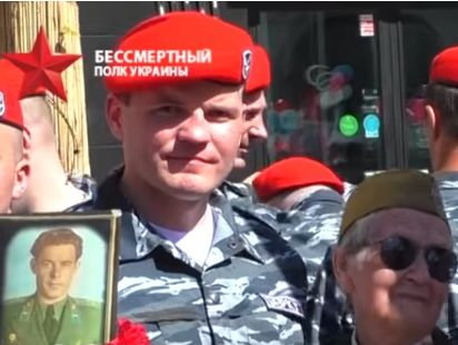 В шествии "Бессмертного полка" в Москве участвовали подозреваемые в убийствах на Майдане беркутовцы