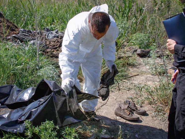 В полиции сообщили, что найденные в Днепропетровской области вещи принадлежали погибшим в Иловайском котле 72 неопознанным бойцам