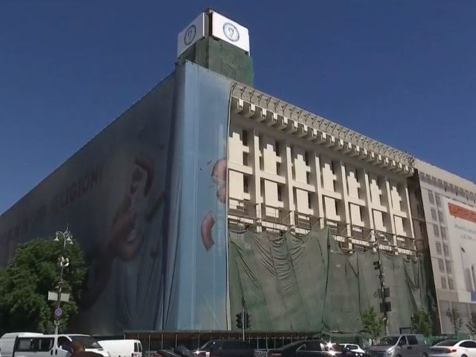 У Києві відкривають оновлений фасад Будинку профспілок