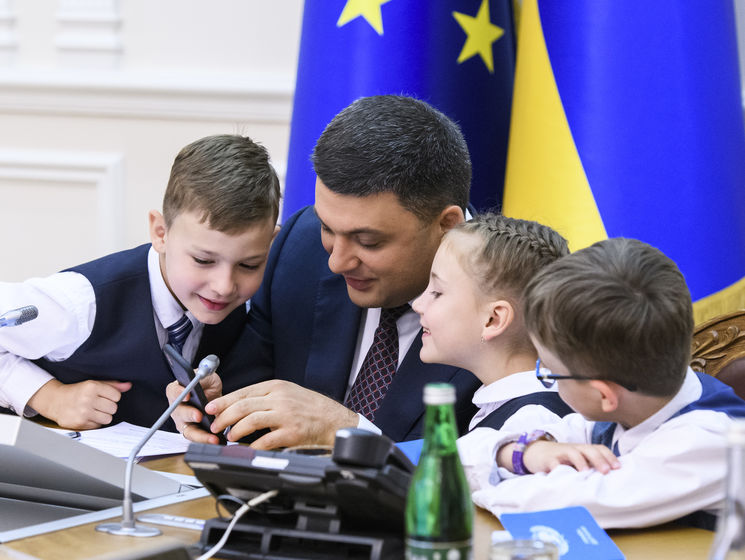 "Весь парламент думает над этим". Гройсман ответил на вопросы детей на заседании Кабинета Министров Украины. Видео