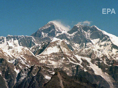 Выжившая в неудачном восхождении на Эверест в 1996 году альпинистка погибла, упав с лестницы в собственном доме