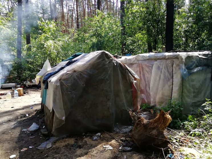 Полиция Киева открыла уголовное производство в отношении активистов, разгромивших табор ромов в Голосеевском парке