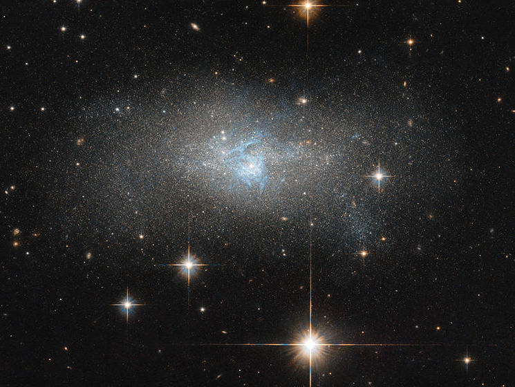 ﻿NASA опублікувало знімок галактики з блакитними потоками газу