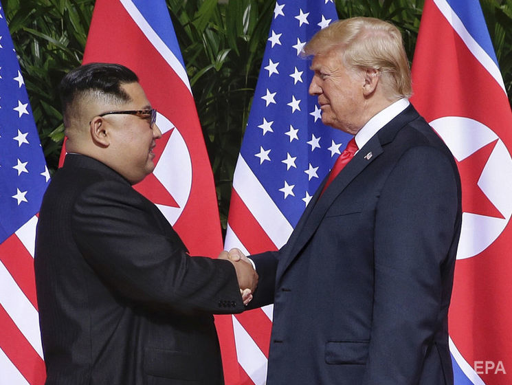 Перед ланчем с Ким Чен Ыном Трамп попросил сфотографировать их "стройными и красивыми"