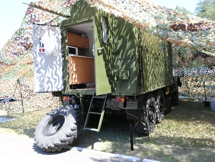 Украинские пограничники оборудовали устаревшие грузовики ГАЗ-66 и ЗИЛ-131 под мобильные пункты проживания. Видео