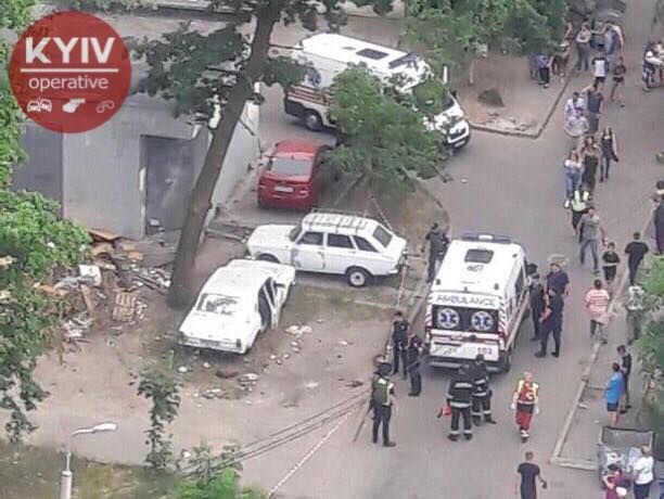 ﻿У Києві вибухнув автомобіль, постраждало четверо дітей
