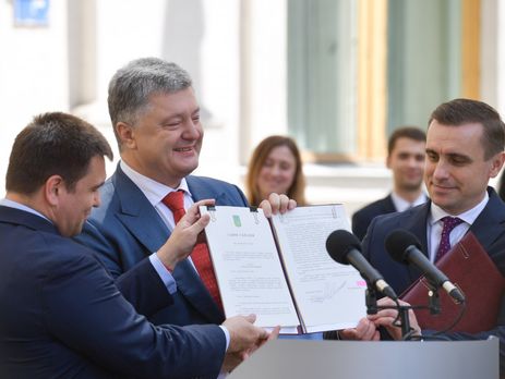 Порошенко подписал закон о дипломатической службе