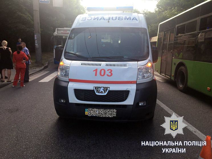 В Харькове "скорая" сбила подростка, который переходил дорогу в наушниках – полиция