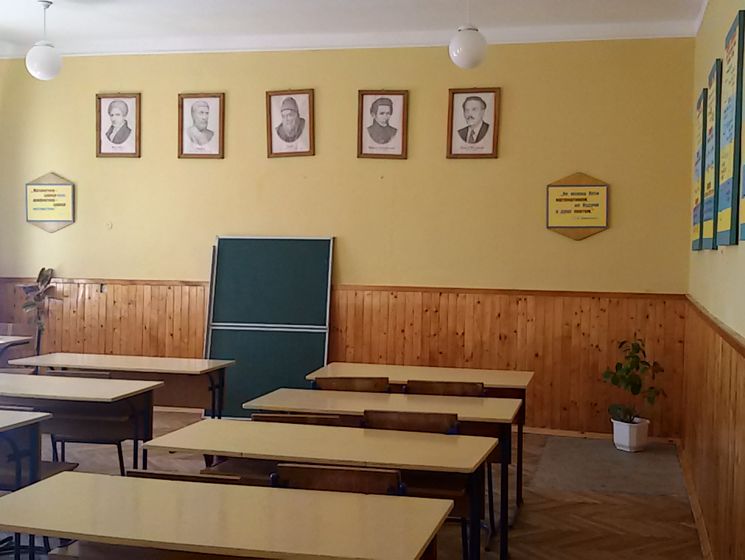 В школах Львова созывают родительские собрания из-за нападения на лагерь ромов