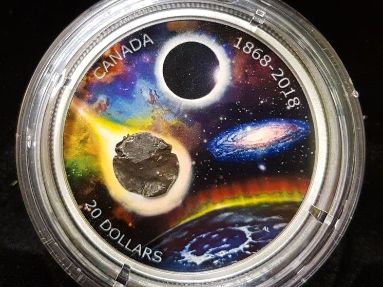 В Канаде выпустили коллекционные монеты, содержащие фрагменты метеорита