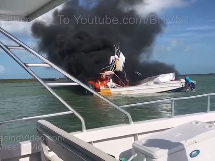 ﻿На Багамах вибухнув катер із туристами. Відео