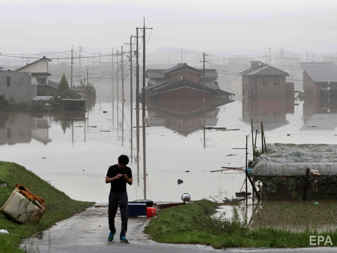 ﻿Унаслідок сильних дощів і повеней у Японії загинуло щонайменше 66 людей