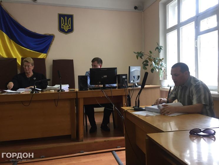 У Дарницькому суді розпочали зачитування обвинувачувального акта Крисіну