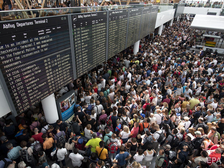 ﻿В аеропорту Мюнхена скасували 300 рейсів через жінку, яка потрапила в зону безпеки, не пройшовши необхідного контролю