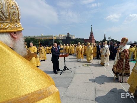 После богослужения к верующим присоединился Путин