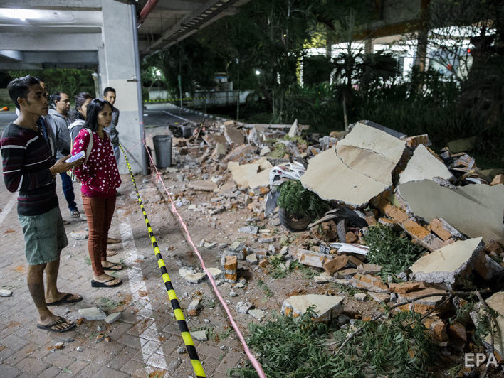 Жертвами мощного землетрясения в Индонезии стало 37 человек