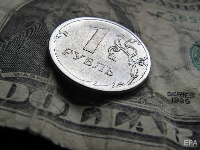 ﻿Курс рубля вперше за два роки опустився нижче ніж 67 руб./$