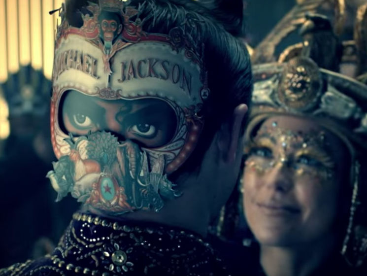 Behind the Mask. Клип на песню Джексона 1982 года набрал более 4 млн просмотров на YouTube. Видео