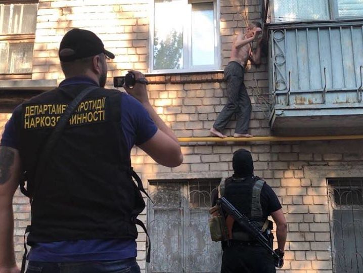 На Дніпропетровщині поліція провела обшуки у членів угруповання, яке збувало наркотики по всій Україні