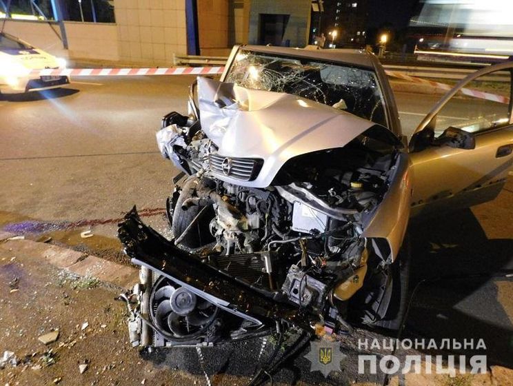В Киеве в результате ДТП погибла пассажирка такси, водитель которого был под наркотиками